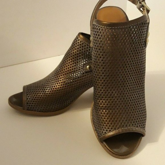 Women's Sz 9 Grey Metallic Burnish Pewter Chunky Stack Heel by QUPID - Picture 2 of 5